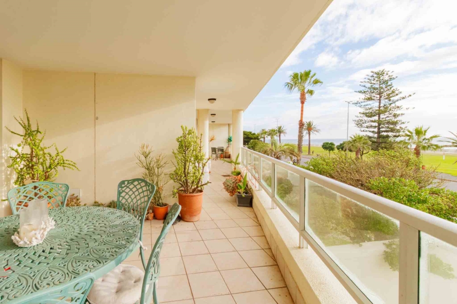 2 Bedroom Property for Sale in Sea Point Western Cape